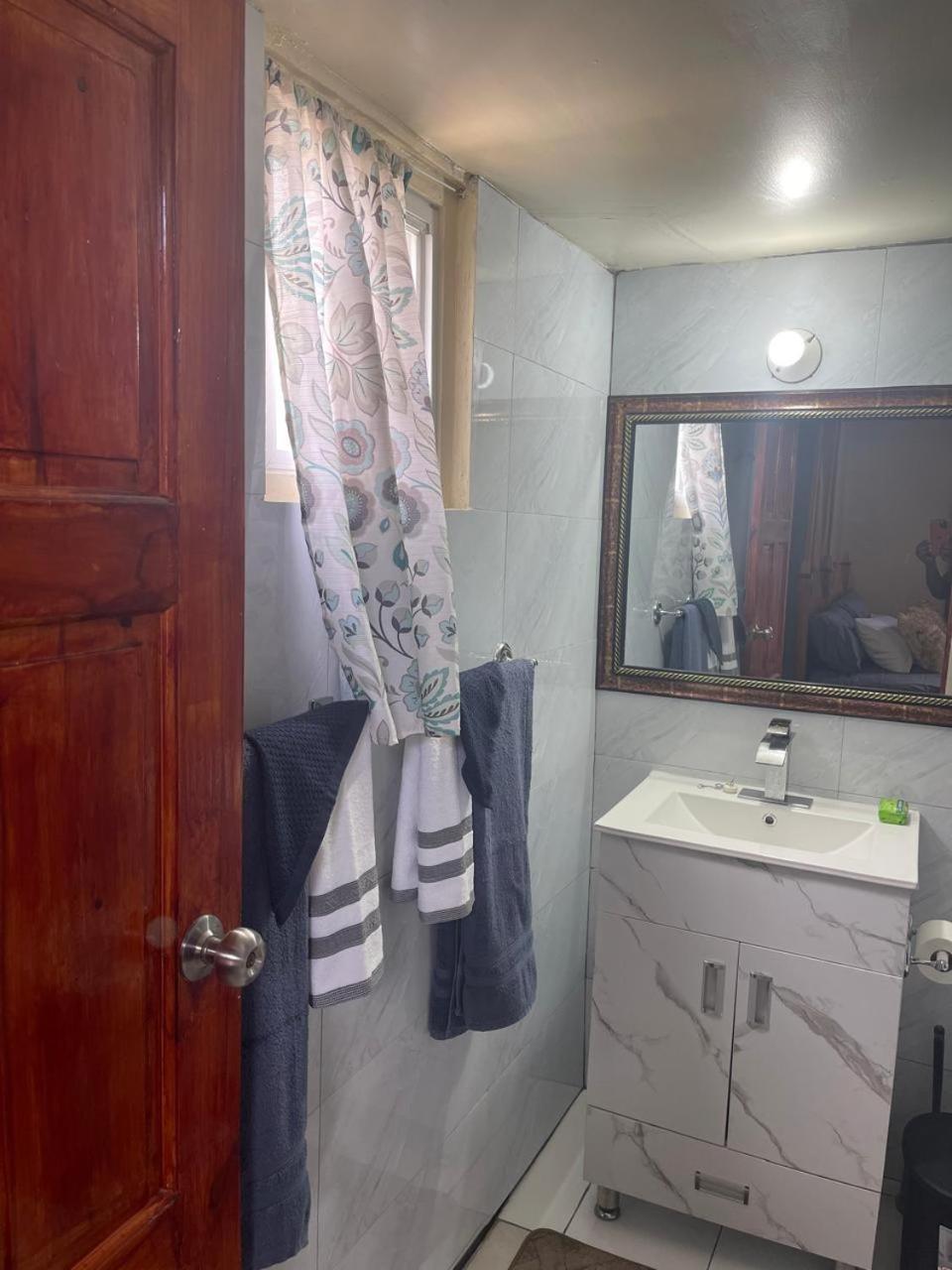 Oceanfront Condo W/ Free Parking + High Speed Wifi Negril Exterior foto